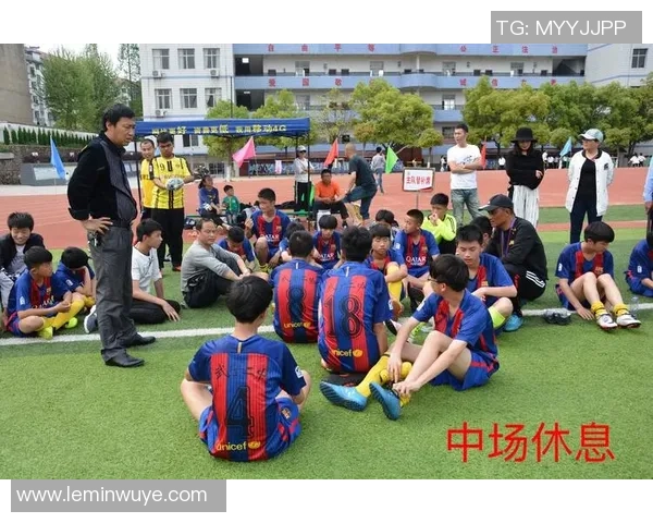 西安足球队区域防守体系的战术解析与实践探讨